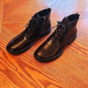 Women patent leather booties